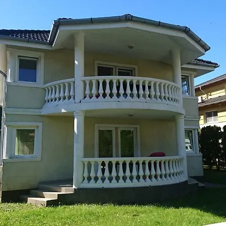 Yellow Sun 2 Apartman *